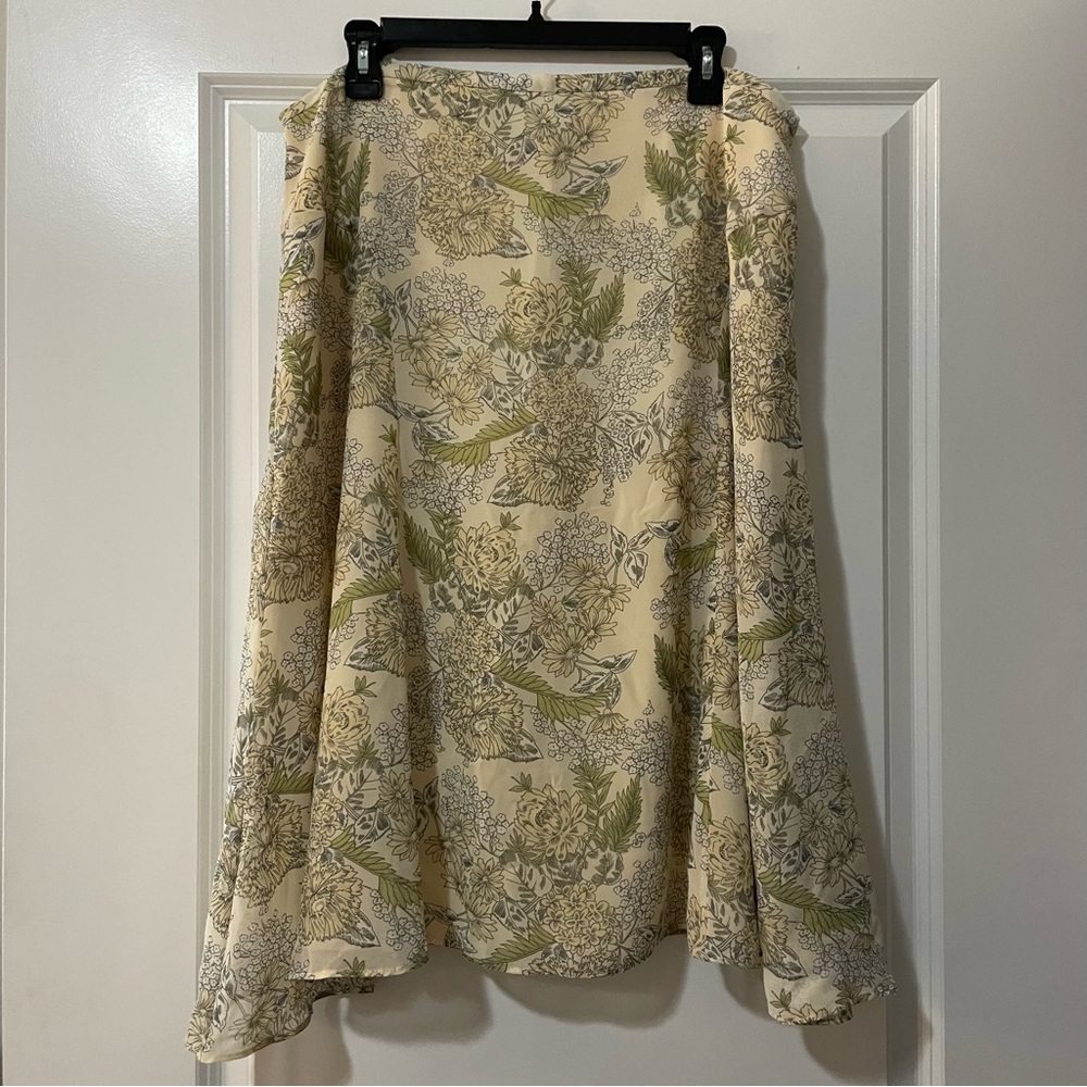 NWT JONES WEAR MIDI A LINE CREAM FLORAL SKIRT